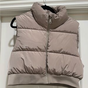 NWOT Mila & Tiff Cropped Puffer Vest in Taupe, Size L
